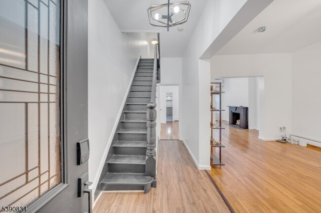 Building Photo - 13 2nd Ave