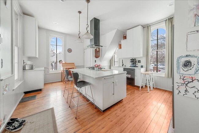 Building Photo - Historic, Character-Rich House - 3 Bed, 3 Bath (2 Full, 2 Half)