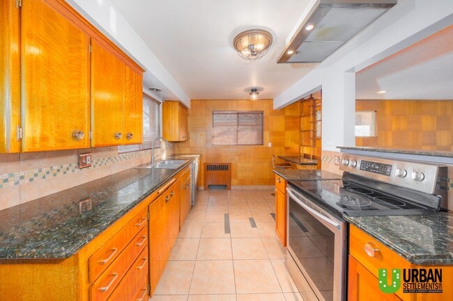 Building Photo - Classic South Hill Charmer for Rent – 3423 S Grant Blvd, Spokane, WA 99203