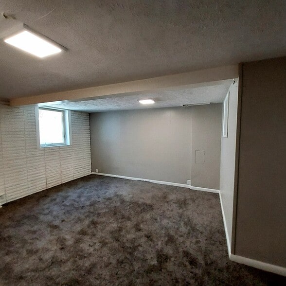 Building Photo - 3344 S Oakwood St