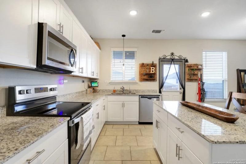 Building Photo - 10368 Braunig