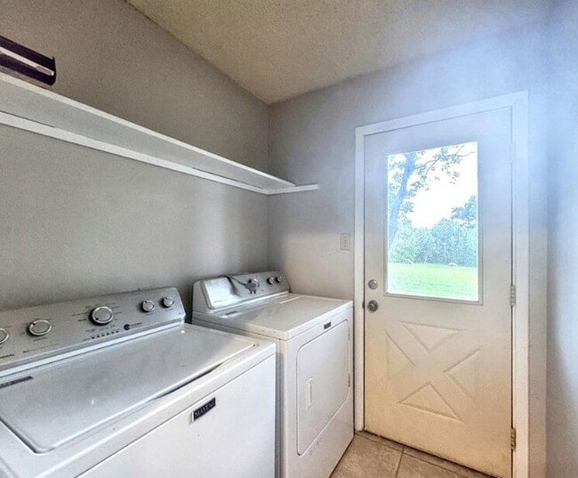 Building Photo - 501 Ridge Dr