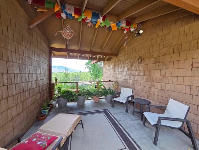 Building Photo - Adorable 2 bedroom house for rent in quiet...