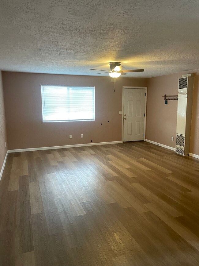 Building Photo - 722 Cedar St