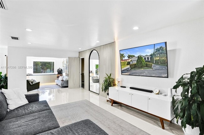 Building Photo - 9181 Byron Ave