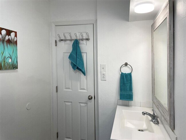 Building Photo - 1529 Wirt Rd