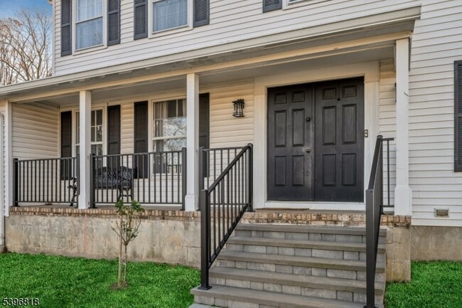 Building Photo - 18 Lisa Dr