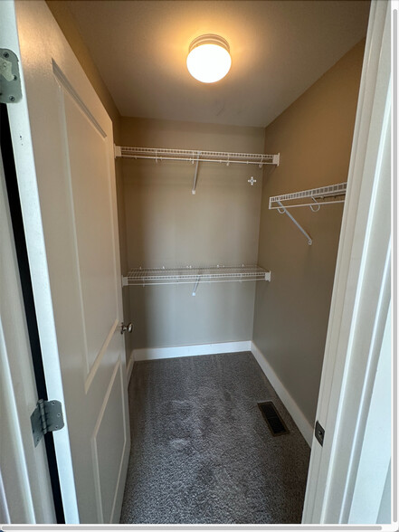 Master Closet - 2304 Zermatt Ave