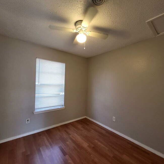 Building Photo - 206 N Mississippi St