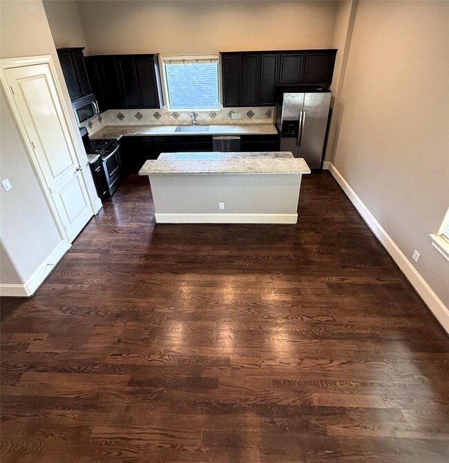 Building Photo - 3205 Center St