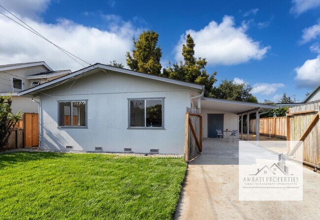 Building Photo - Monthly Rental Opportunity: Charming Singl...