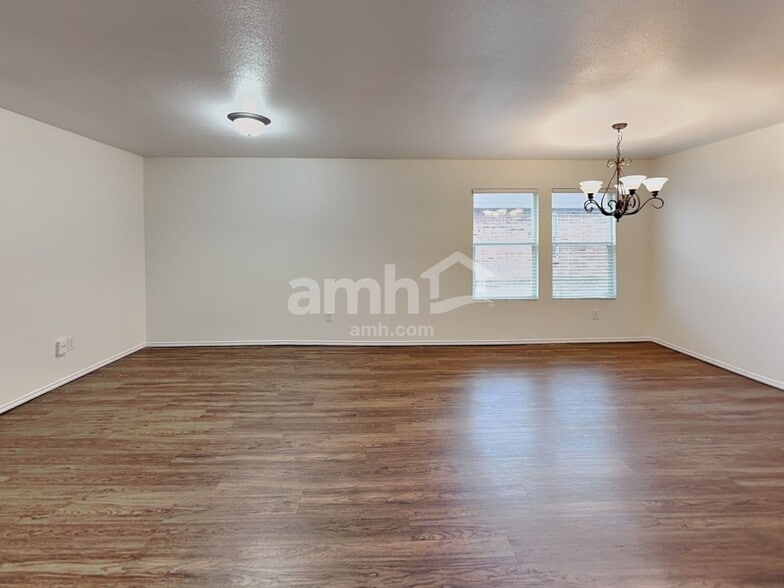 Building Photo - 811 Wild Prairie Dr