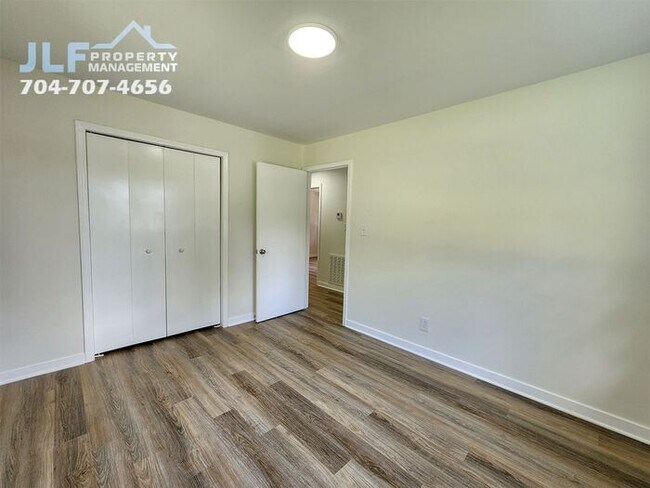 Building Photo - Fully Remodeled 3 Bed/1.5 Bath Ranch in Be...