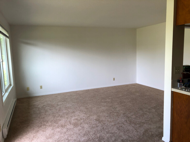 Living Room - 8402 E McKinley Ave