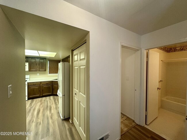 Building Photo - 143 Archery Ct