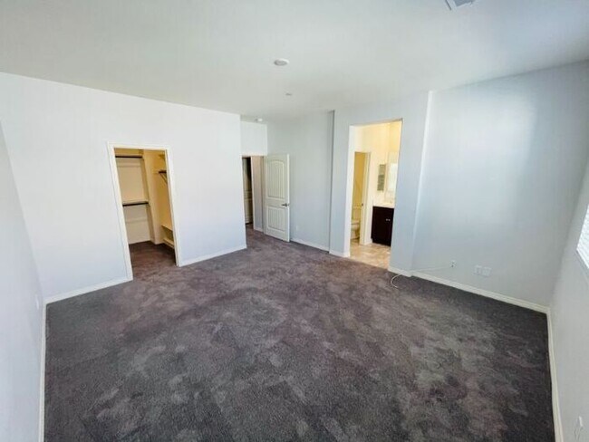 Building Photo - 40407 Calle Real