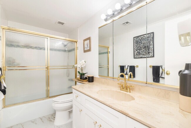 Building Photo - 1200 S Flagler Dr