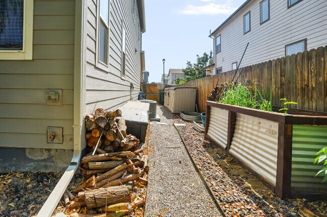 Building Photo - 6875 E 133rd Ave