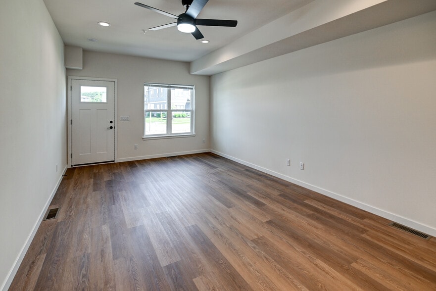 Building Photo - 4879 Lacy Rd