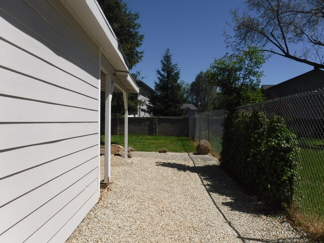 Building Photo - Charming Home In Central Location