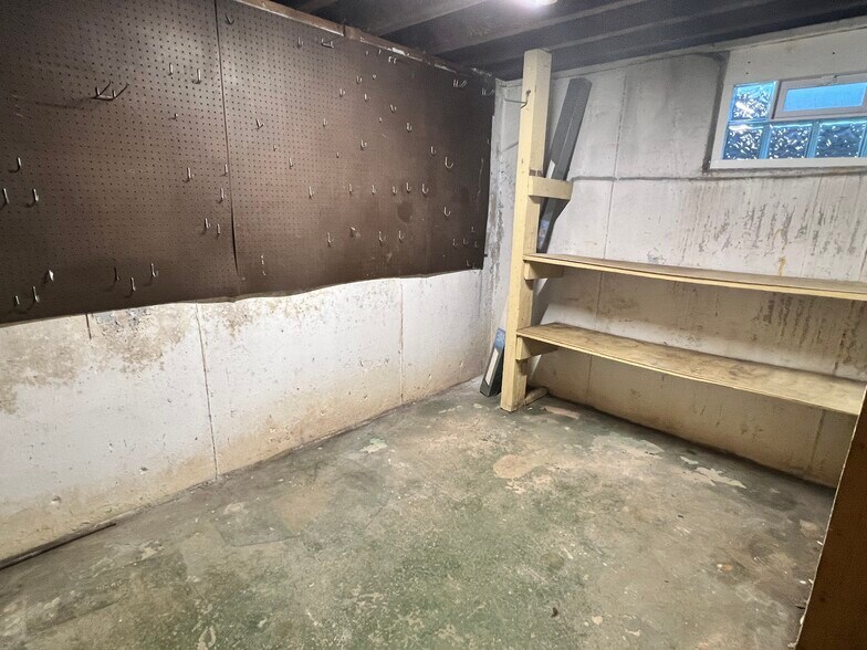 Building Photo - 4107 E Chester Dr
