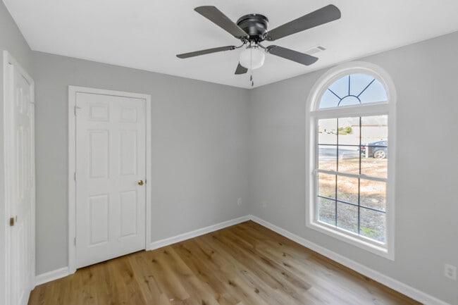 Building Photo - 129 Meadow Ct