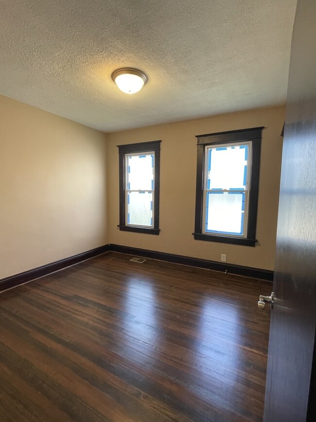 Building Photo - 710 N Poplar St