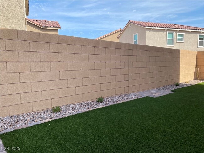 Building Photo - 412 Desert Cadence St