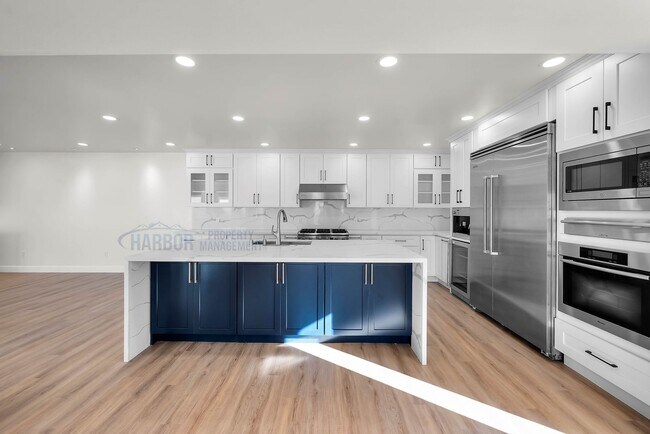 Building Photo - Palos Verdes Estates luxury home is now av...
