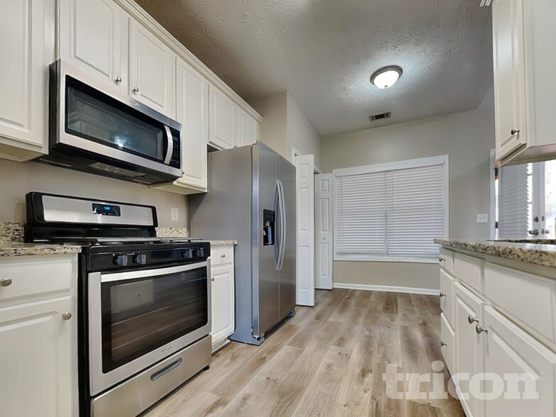 Building Photo - 440 Pebble Blvd