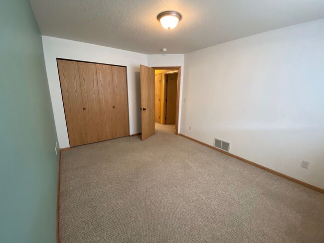 Building Photo - 3 Bed 2 Bath Twin-Home