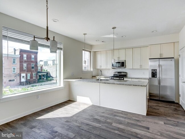 Primary Photo - 2123 E Lehigh Ave