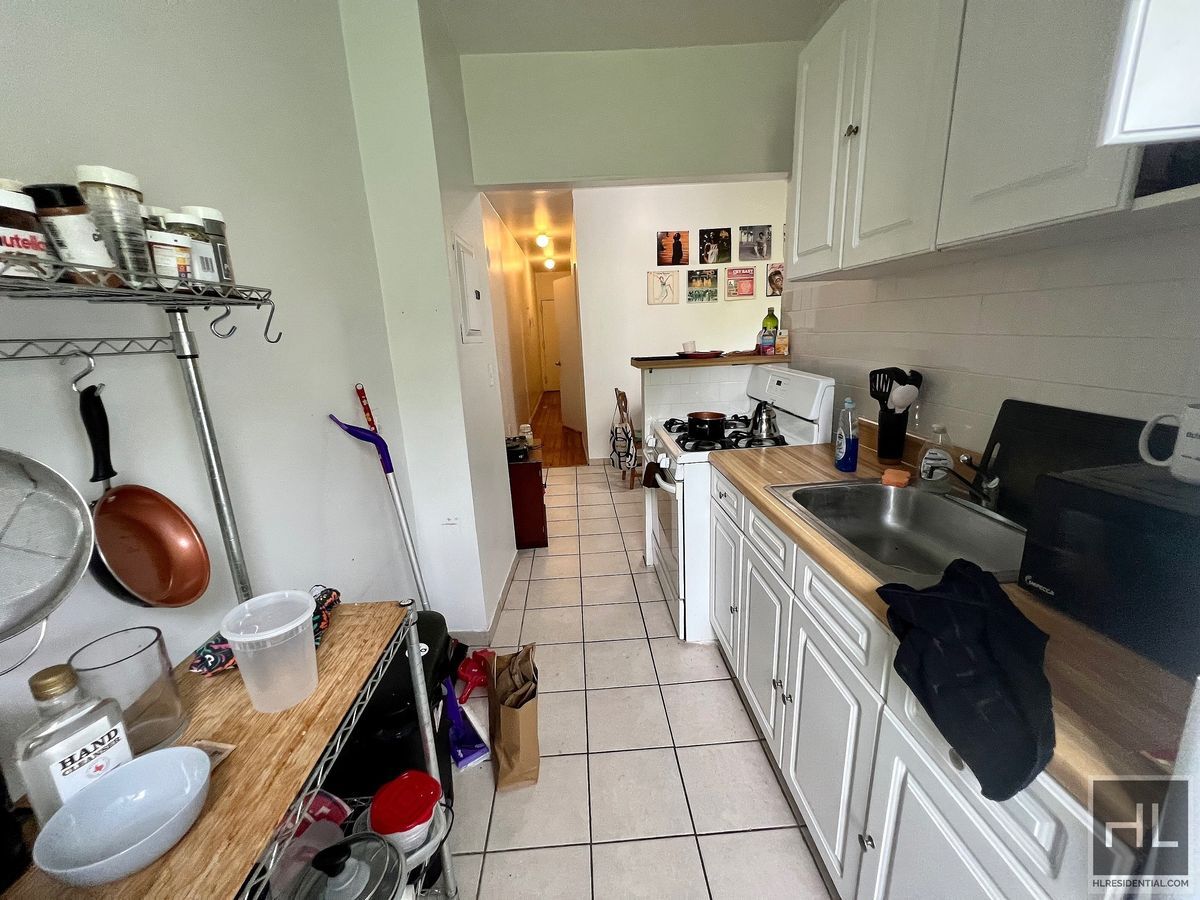 Building Photo - 2BR 1BA Next To Maria Hernandez Park