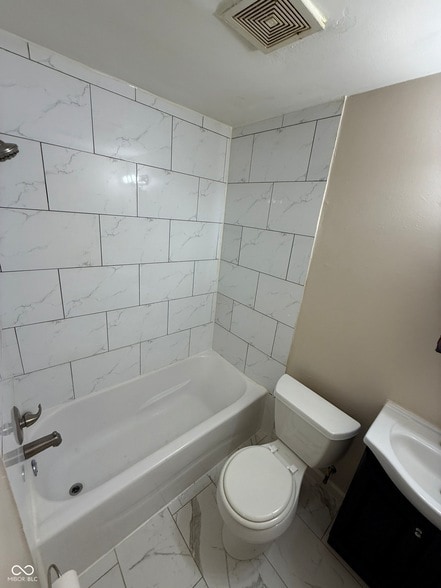 Building Photo - 10633 Central Ave