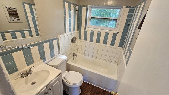 Building Photo - 374 NW 31st Ave