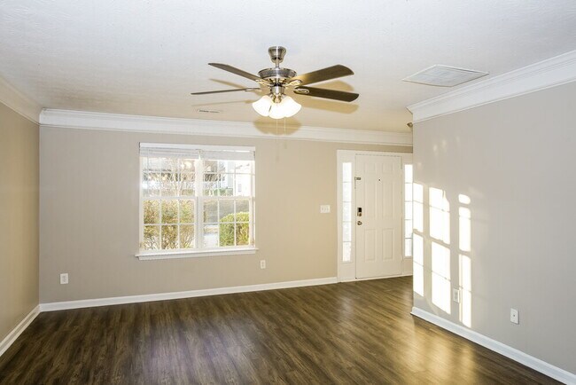 Building Photo - 7033 Tanners Creek Dr