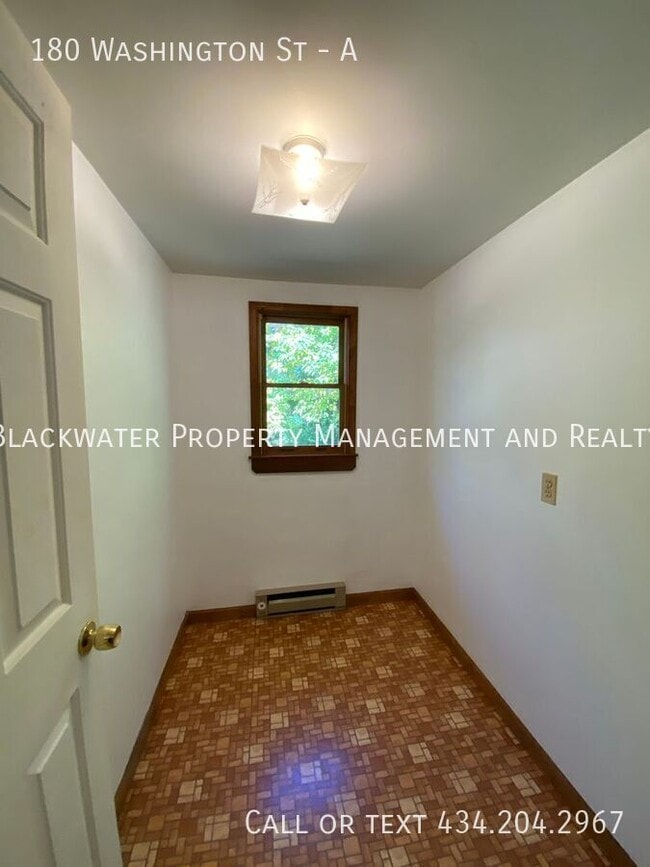 Building Photo - 180 Washington St