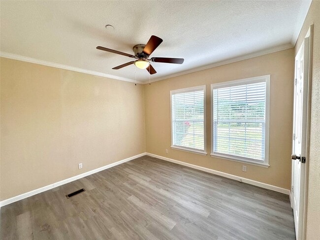 Building Photo - 831 Country Club Rd