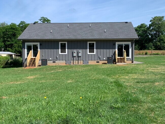 Building Photo - 105 Leslies Home Dr