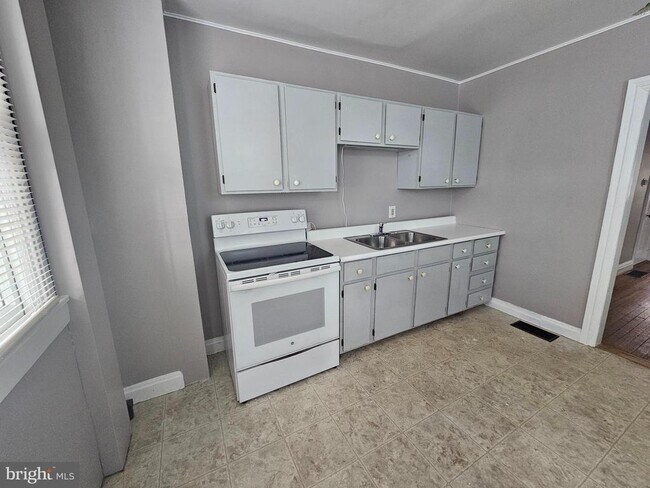 Primary Photo - 115 McComas St