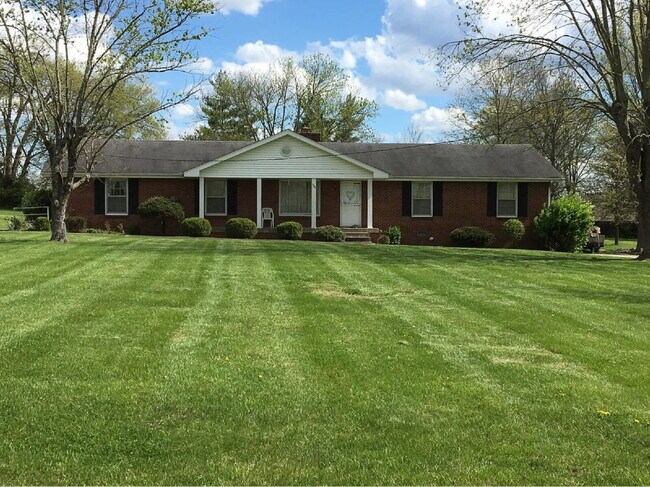Building Photo - 3bed/2bth. Once acre lot w/storage shed an...