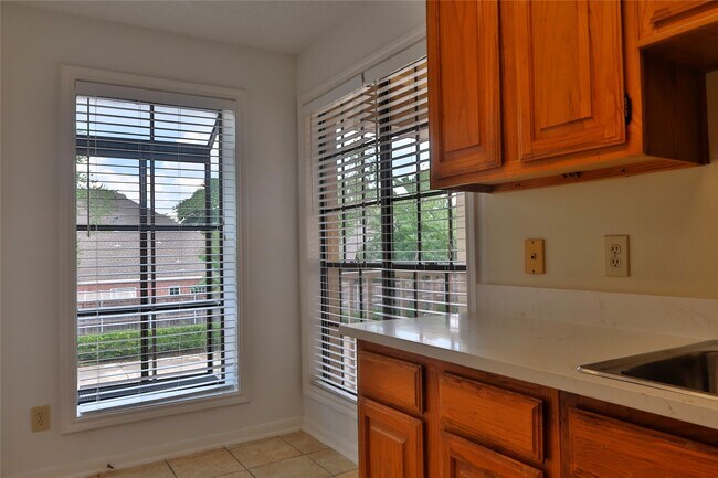 Primary Photo - 1311 Antoine Dr