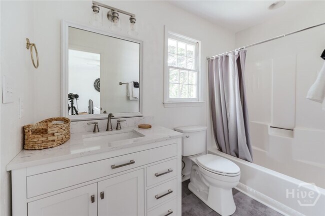 Building Photo - 315 Davis St