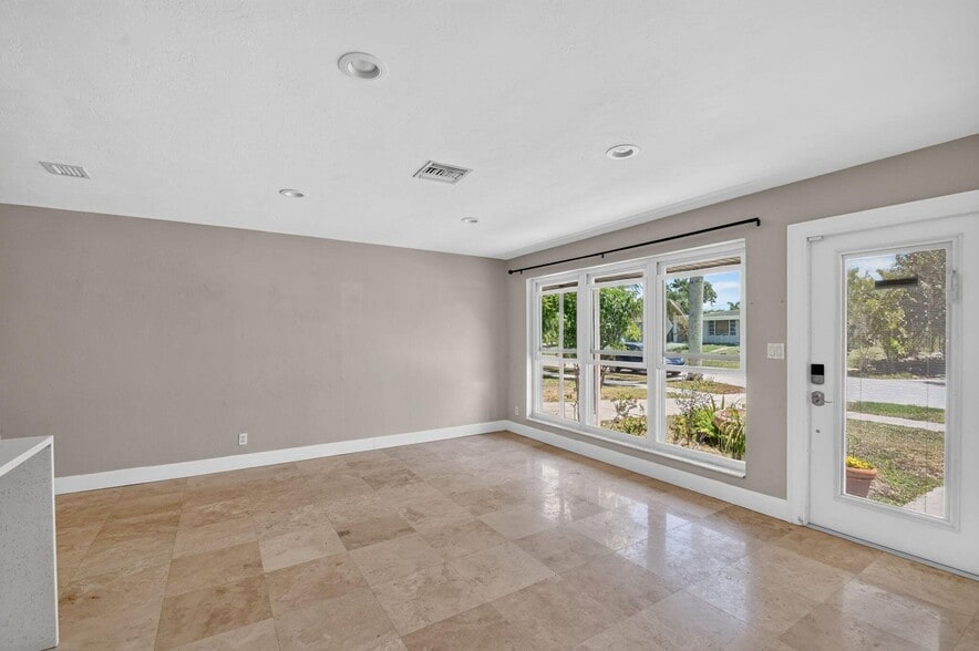Building Photo - 907 Wright Dr
