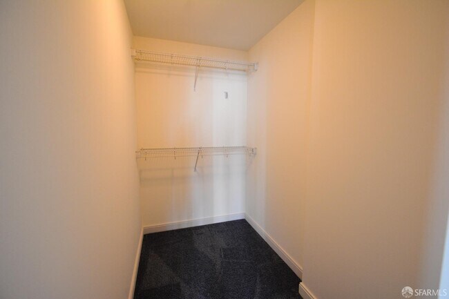 Building Photo - 425 1st St