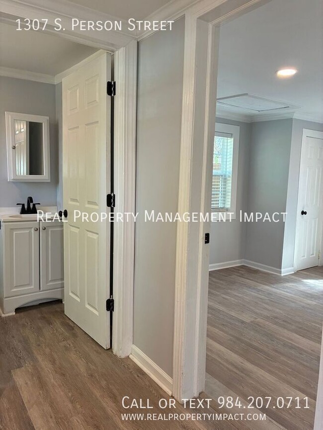 Building Photo - 1307 S Person St