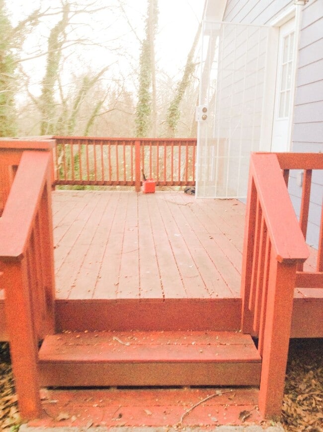 Building Photo - Renovated Cottage Charm