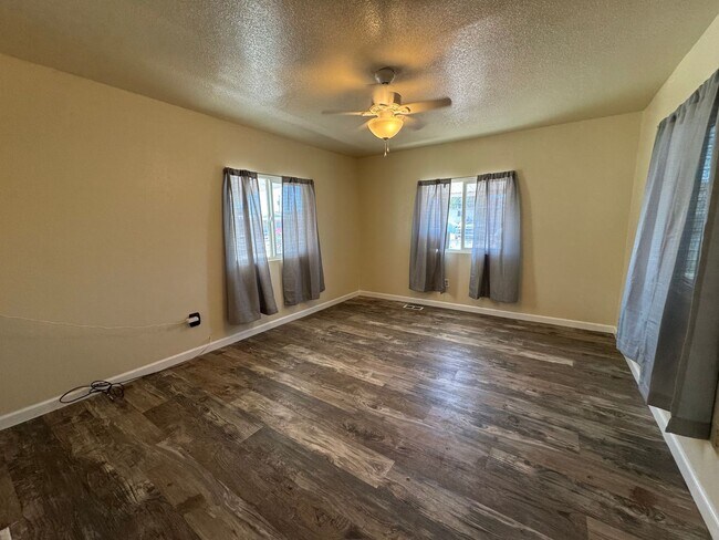 Building Photo - 1 BR Cozy Mobile near River,
