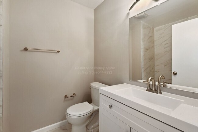 Building Photo - 90 Ridgelawn Rd