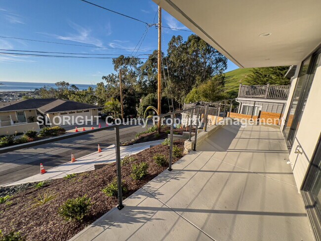 Building Photo - AVAILABLE NOW - Luxury Ocean-View Home in Prime Morro Bay Location - 3 Bed / 3 Bath